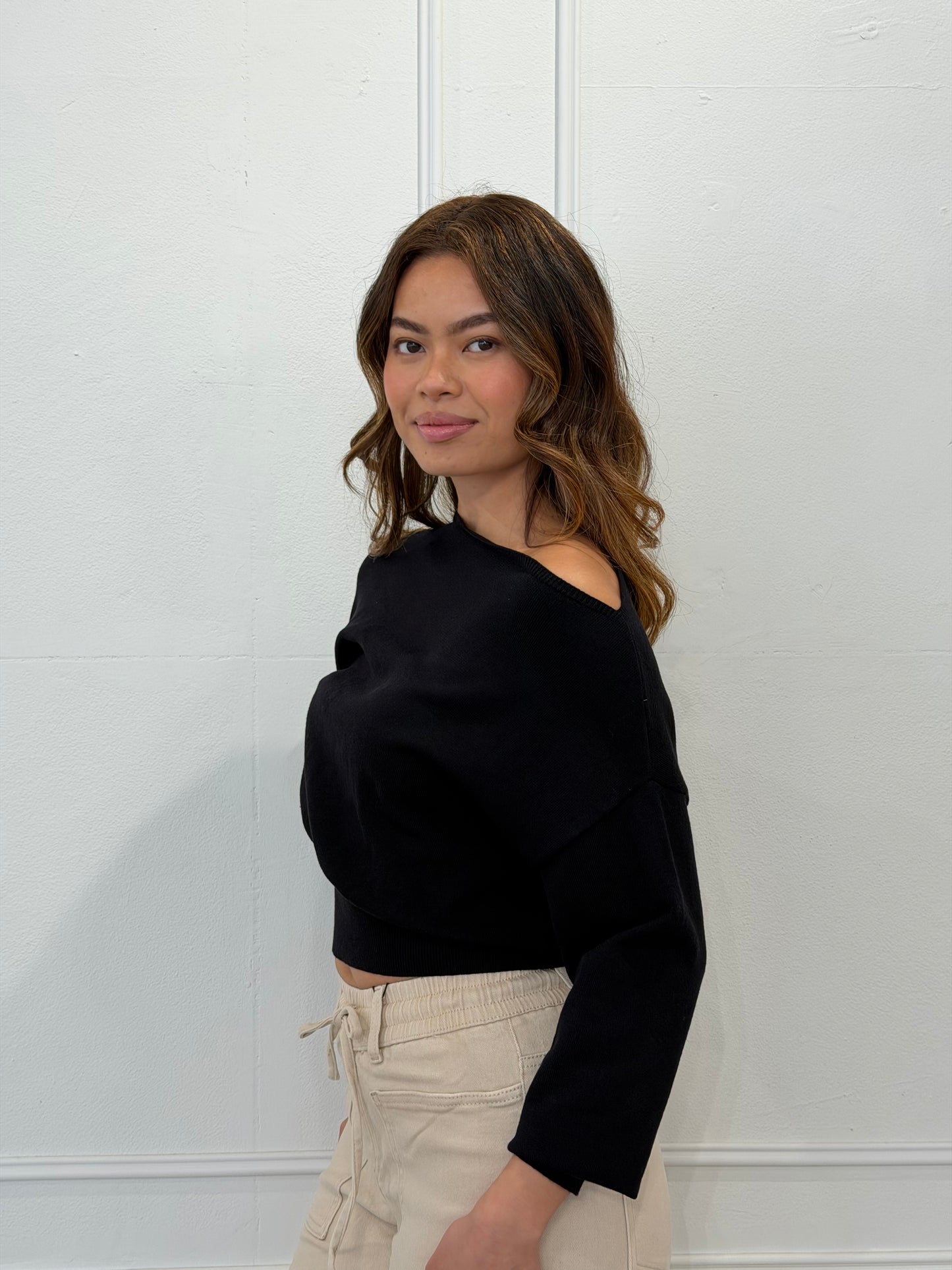 LOA KNIT TOP - BLACK