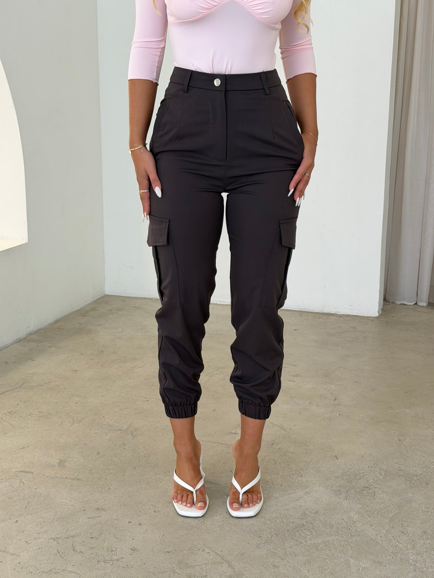 JISOO PANTS - BROWN